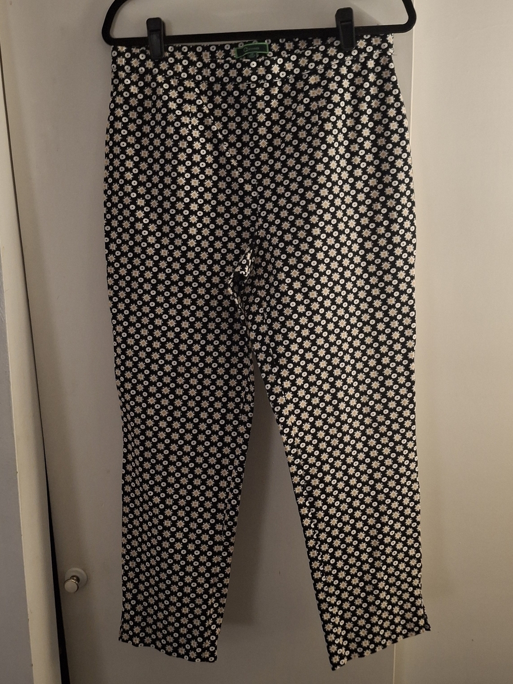 C. Wonder Women's Black and White Daisy Print Stretch Pants